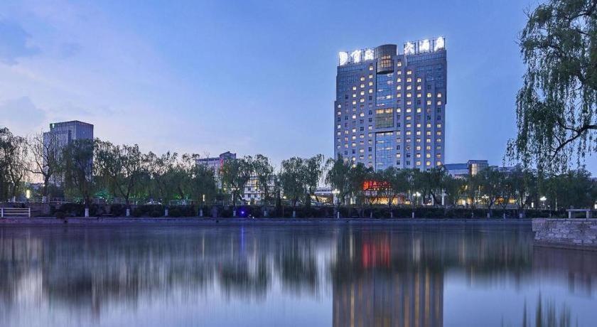Feicheng Blossom Hotel Extérieur photo