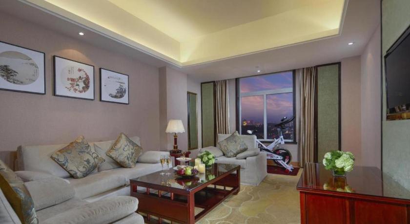 Feicheng Blossom Hotel Extérieur photo
