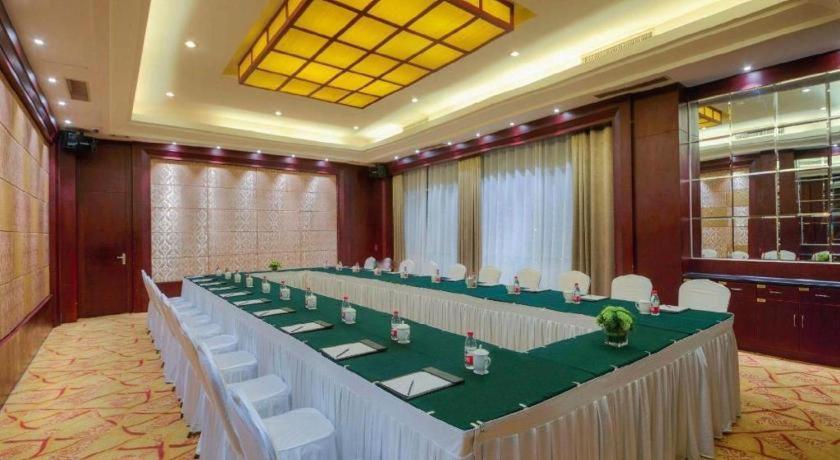 Feicheng Blossom Hotel Extérieur photo