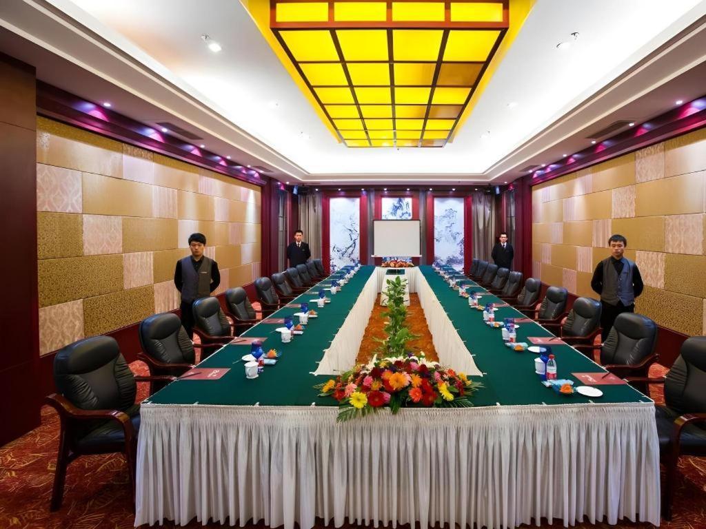 Feicheng Blossom Hotel Extérieur photo
